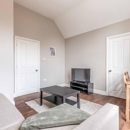 Cosy Central Windsor Apartment & Free Parking! Exterior photo