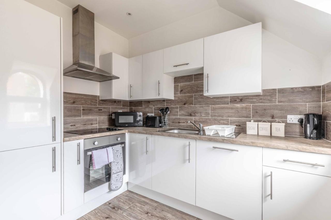 Cosy Central Windsor Apartment & Free Parking! Exterior photo